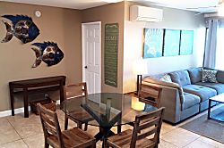 Kihei Akahi D-315 - Dining area and sofa