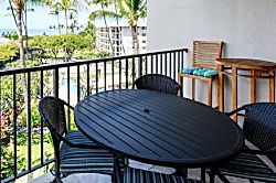 Kihei Akahi D-315 - Outdoor dining
