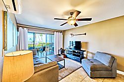 Kihei Akahi D-315 - Living room area
