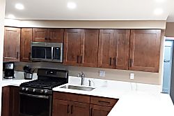 Kihei Akahi D-315 - Kitchen stove and microwave