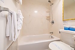 Waikiki Banyan 3111 Tower 1