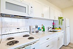 Waikiki Banyan 3111 Tower 1