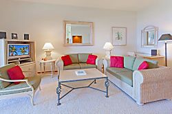 Kapalua Ridge Villas 1924 - Comfy sitting area and large flat screen TV in the living room