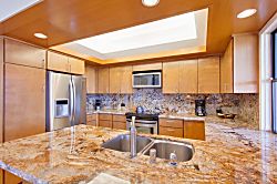 Kapalua Ridge Villas 1924 - Cooking is a true luxury in this remodeled kitchen