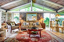 Hale Laule'a - Living area