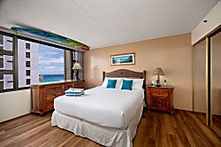 Waikiki Banyan 2806 T2