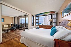 Waikiki Banyan 2806 T2