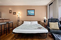 Waikiki Banyan 2806 T2