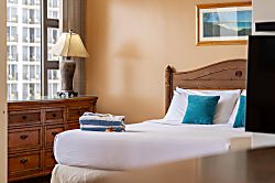 Waikiki Banyan 2806 T2