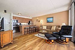 Waikiki Banyan 2806 T2