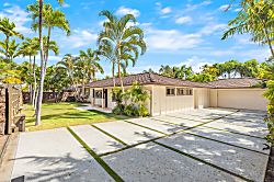 Kahala Breeze Modern Tropical Home