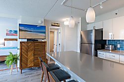 Waikiki Banyan Plumeria Suite