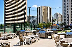 Waikiki Banyan Plumeria Suite - Plenty of seating and BBQs at the Waikiki Banyan for all to enjoy
