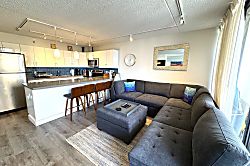 Waikiki Banyan Plumeria Suite