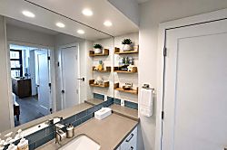 Waikiki Banyan Plumeria Suite - Bathroom completely remodeled with 2 entrances and separate vanity