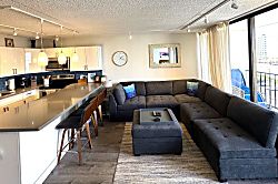 Waikiki Banyan Plumeria Suite