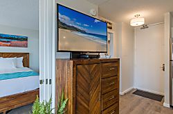 Waikiki Banyan Plumeria Suite