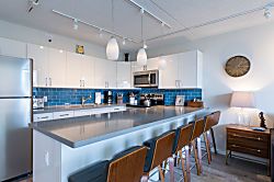 Waikiki Banyan Plumeria Suite