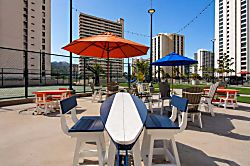Waikiki Banyan Plumeria Suite - Sunshine in the morning and early afternoon with great shade in the later afternoons and e