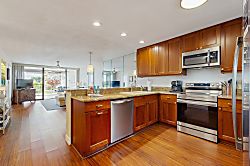 Country Club Villas #102