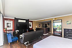 Ilikai Hotel Condo 4th Floor Ocean View