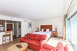 Ilikai Hotel Lagoon View Condo 16th Floor