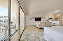 Ilikai Hotel Deluxe One-bedroom