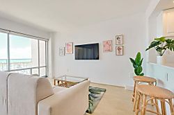 Ilikai Hotel Deluxe One-bedroom