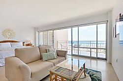 Ilikai Hotel Deluxe One-bedroom