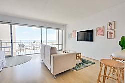 Ilikai Hotel Deluxe One-bedroom