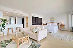 Ilikai Hotel Deluxe One-bedroom