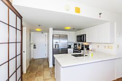 Ilikai Hotel 2 Bedroom City-View Condo 1919