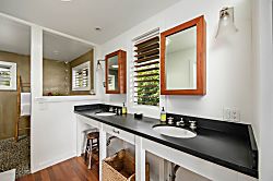 Hale Koaniani - Bathroom