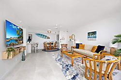 Waikiki Banyan 2913 T1