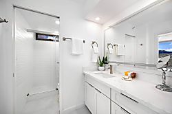 Waikiki Banyan 2913 T1