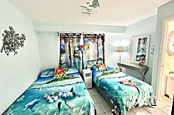 Royal Aloha Apartment