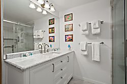 Waikomo Stream Villa 401 - Bathroom