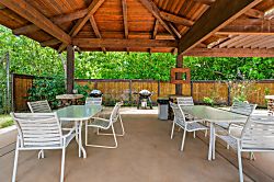 Waikomo Stream Villa 401 - Outdoor dining