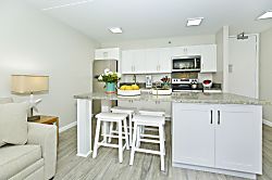 Waikiki Banyan #612-T1