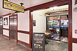 Waikiki Banyan #2410-T2