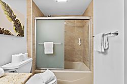 Waikiki Beach Tower 1404