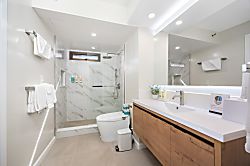 Waikiki Banyan 1013 Tower 2