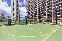 Waikiki Banyan Tower 1 Suite 2310 - Sport court