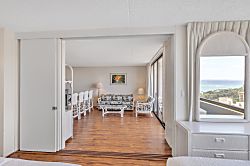 Waikiki Banyan 30th Floor Condo