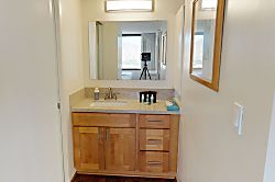 Waikiki Banyan 30th Floor Condo