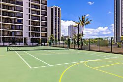Waikiki Banyan 30th Floor Condo - Sport court