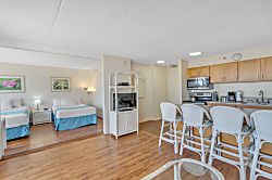 Waikiki Banyan 30th Floor Condo