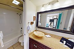 Waikiki Banyan Tower 2 Suite 807