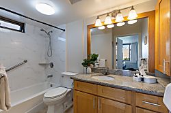 Waikiki Banyan Tower 1 Suite 802