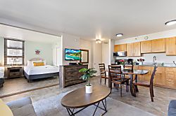 Waikiki Banyan Tower 1 Suite 802